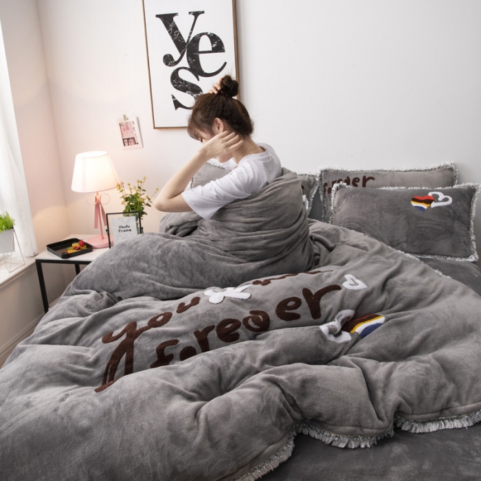 91家纺网 家纺一手货源 找家纺 雨洋家纺 2019新款毛巾绣四件套 银灰