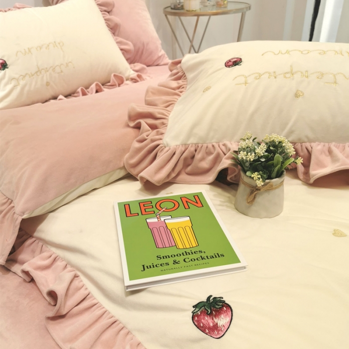 91家纺网 家纺一手货源 找家纺 星野 2019新款宝宝绒小草莓四件套 小草莓绒（白）