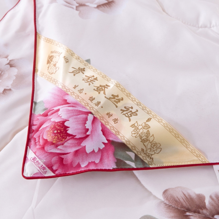 91家纺网 家纺一手货源 找家纺 鑫发家纺2021新款丝绸印花被 盛世牡丹-米白