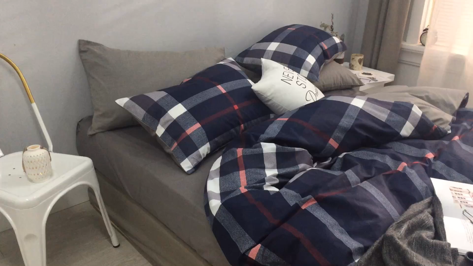 91家纺网 家纺一手货源 找家纺 艾沁家纺 北欧简约格子条纹系列全棉四件套床单款爵士