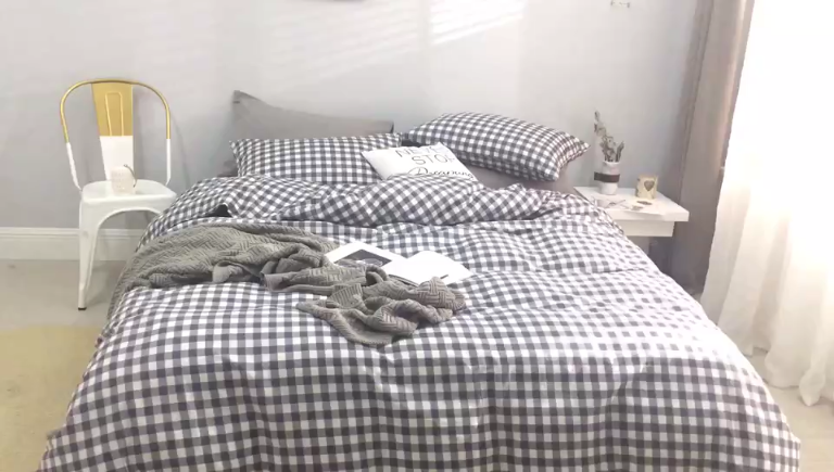 91家纺网 家纺一手货源 找家纺 艾沁家纺 北欧简约格子条纹系列全棉四件套床单款棉格