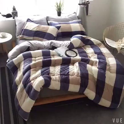91家纺网 家纺一手货源 找家纺 米莱家纺 2018无印风双面法兰绒冬被 蓝白大格