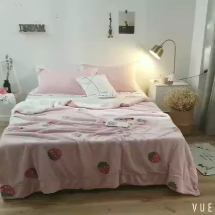 91家纺网 家纺一手货源 找家纺 昔可家纺 2018新品羊羔绒毛毯 爱心草莓