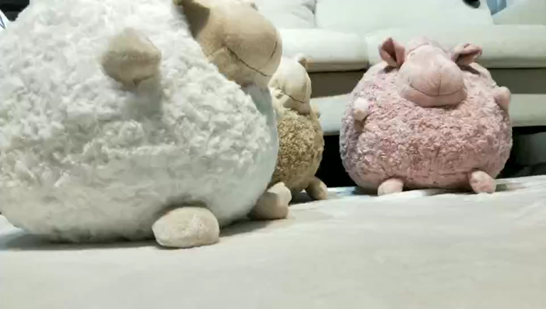 91家纺网 家纺一手货源 找家纺 （总）希诺家居 2020新款网红创意绵羊公仔抱枕韩国原单同款