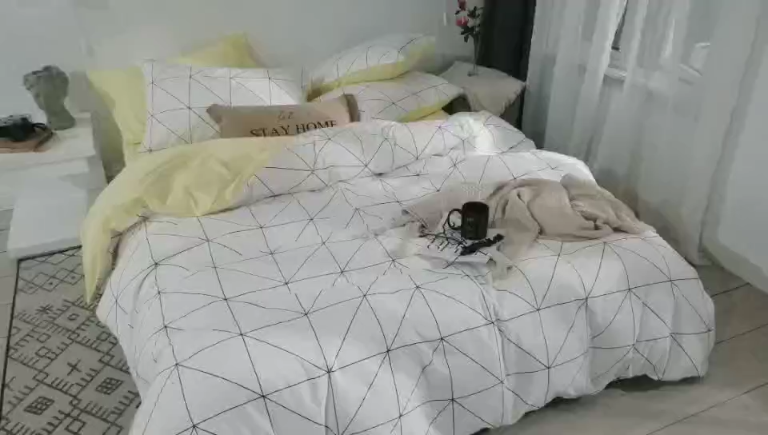 91家纺网 家纺一手货源 找家纺 梦家居 2018新款北欧简约冷淡风套件艾米尔浅黄