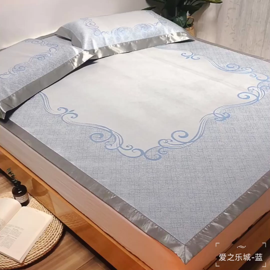 91家纺网 家纺一手货源 找家纺 本希 2019年水洗养生席提花单席款 爱之乐城-蓝