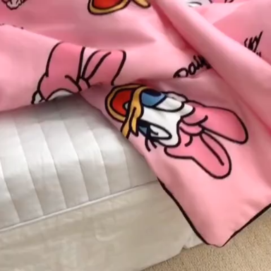 91家纺网 家纺一手货源 找家纺  星期八 2019新款ins风夏被 黛丝