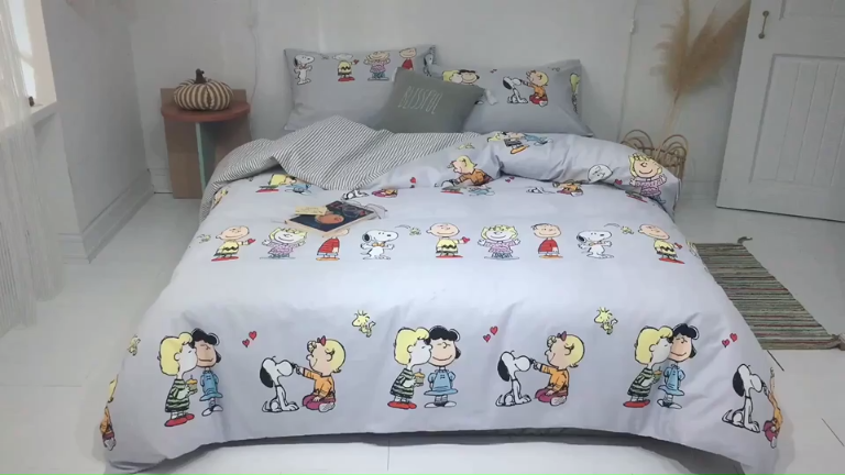 91家纺网 家纺一手货源 找家纺 梦家居 2019新品卡通全棉四件套 快乐一族-浅蓝