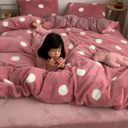 91家纺网 家纺一手货源 找家纺 2021兔兔绒四件套兔兔绒三件套（白波点）