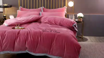 91家纺网 家纺一手货源 找家纺 意尚风情 2019新款加厚水晶绒绣花工艺款四件套维纳斯-酱红