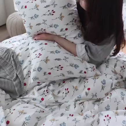 91家纺网 家纺一手货源 找家纺 怡家居 2019全棉斜纹印花小清新四件套 模拍图 踏青