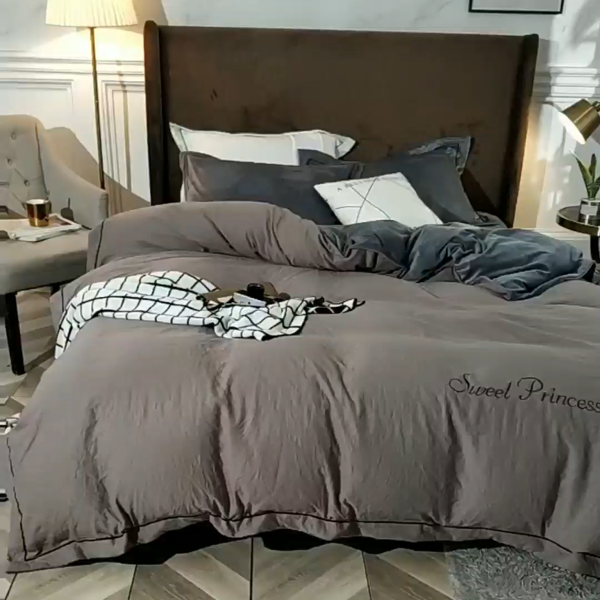 91家纺网 家纺一手货源 找家纺 （总）骏腾 2022新款甜心公主水晶绒绣花四件套床笠款