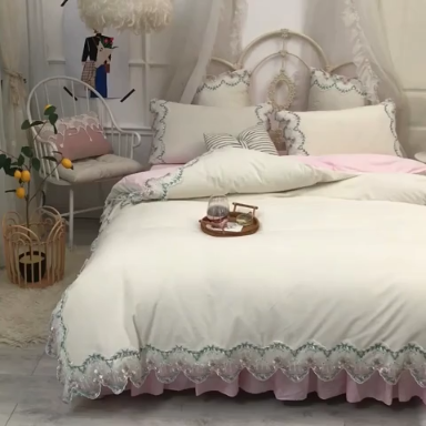 91家纺网 家纺一手货源 找家纺 绒世界 秋冬绒款花边款和毛巾绣四件套床裙款 花边款-白粉
