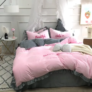 91家纺网 家纺一手货源 找家纺 绒世界 秋冬绒款花边款和毛巾绣四件套床单款 毛巾绣-粉灰