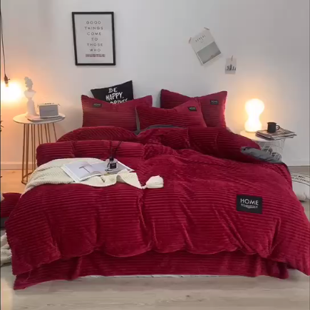 91家纺网 家纺一手货源 找家纺 唐人居家纺  2025冬季保暖魔法绒四件套 丽莎-酒红