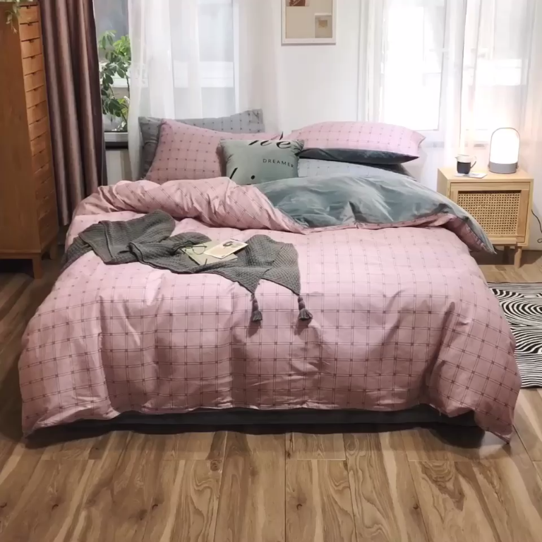 91家纺网 家纺一手货源 找家纺 昔可 2019新款13372棉加绒简约系列四件套 粉格子