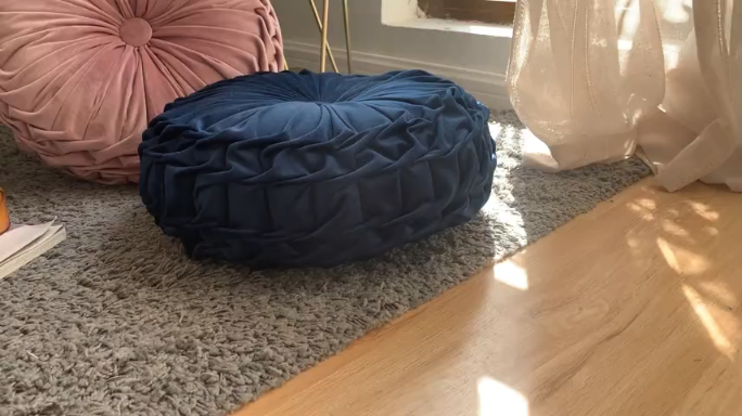 91家纺网 家纺一手货源 找家纺 918家纺 2021欧式轻奢风纯手工圆形坐垫抱枕 湖蓝