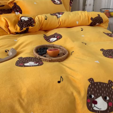 91家纺网 家纺一手货源 找家纺 时年 2019牛奶绒印花保暖四件套 音乐熊仔