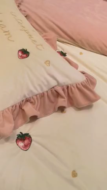 91家纺网 家纺一手货源 找家纺 星野 2019新款宝宝绒小草莓四件套 小草莓绒（白）