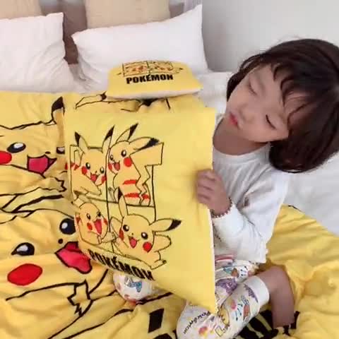 91家纺网 家纺一手货源 找家纺 （总）星期八 2019皮卡丘系列豆豆被（模特图）