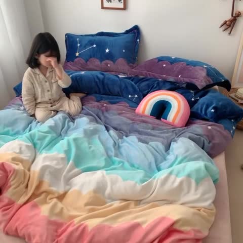 91家纺网 家纺一手货源 找家纺 时年 2019牛奶绒印花保暖四件套童模图 彩虹星空