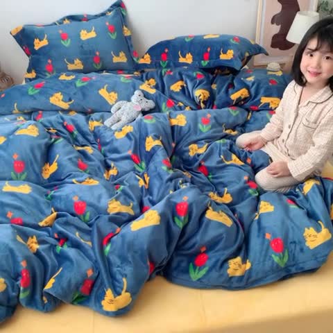 91家纺网 家纺一手货源 找家纺 时年 2019牛奶绒印花保暖四件套童模图 猫咪君