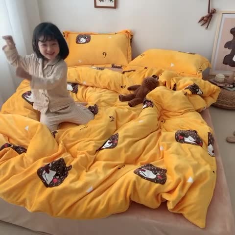 91家纺网 家纺一手货源 找家纺 时年 2019牛奶绒印花保暖四件套童模图 音乐熊仔