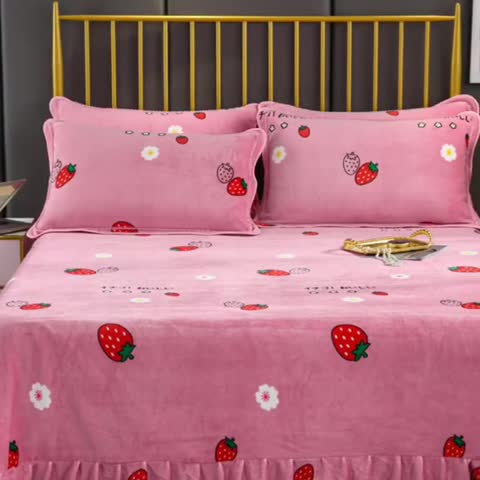 91家纺网 家纺一手货源 找家纺 雨洋家纺 2025新款加厚金貂绒床裙床盖 草莓