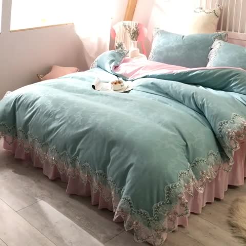 91家纺网 家纺一手货源 找家纺 绒世界 2021新品玫瑰秘密系列四件套床裙款慕蓝+粉