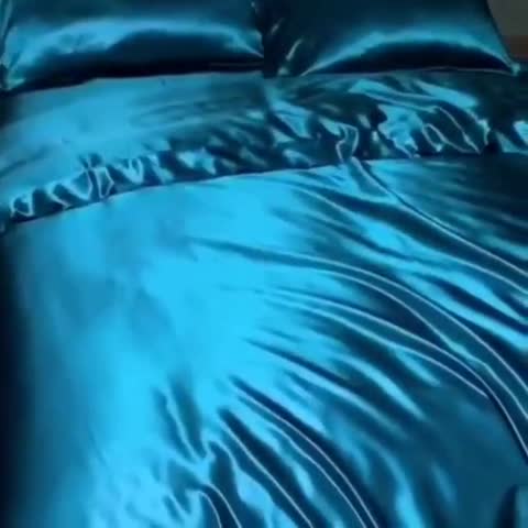 91家纺网 家纺一手货源 找家纺 威克凯丽 2021新款素色真丝四件套 孔雀蓝