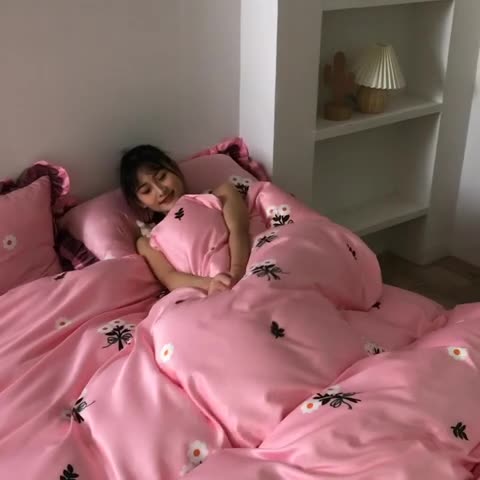 91家纺网 家纺一手货源 找家纺 欧冠 2020新款水洗真丝蕾丝花边款四件套 小雏菊