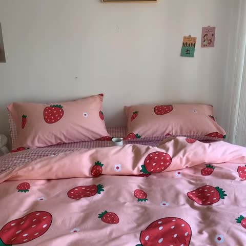 91家纺网 家纺一手货源 找家纺 星期八 2020新款13070全棉四件套亲子系列 小草莓