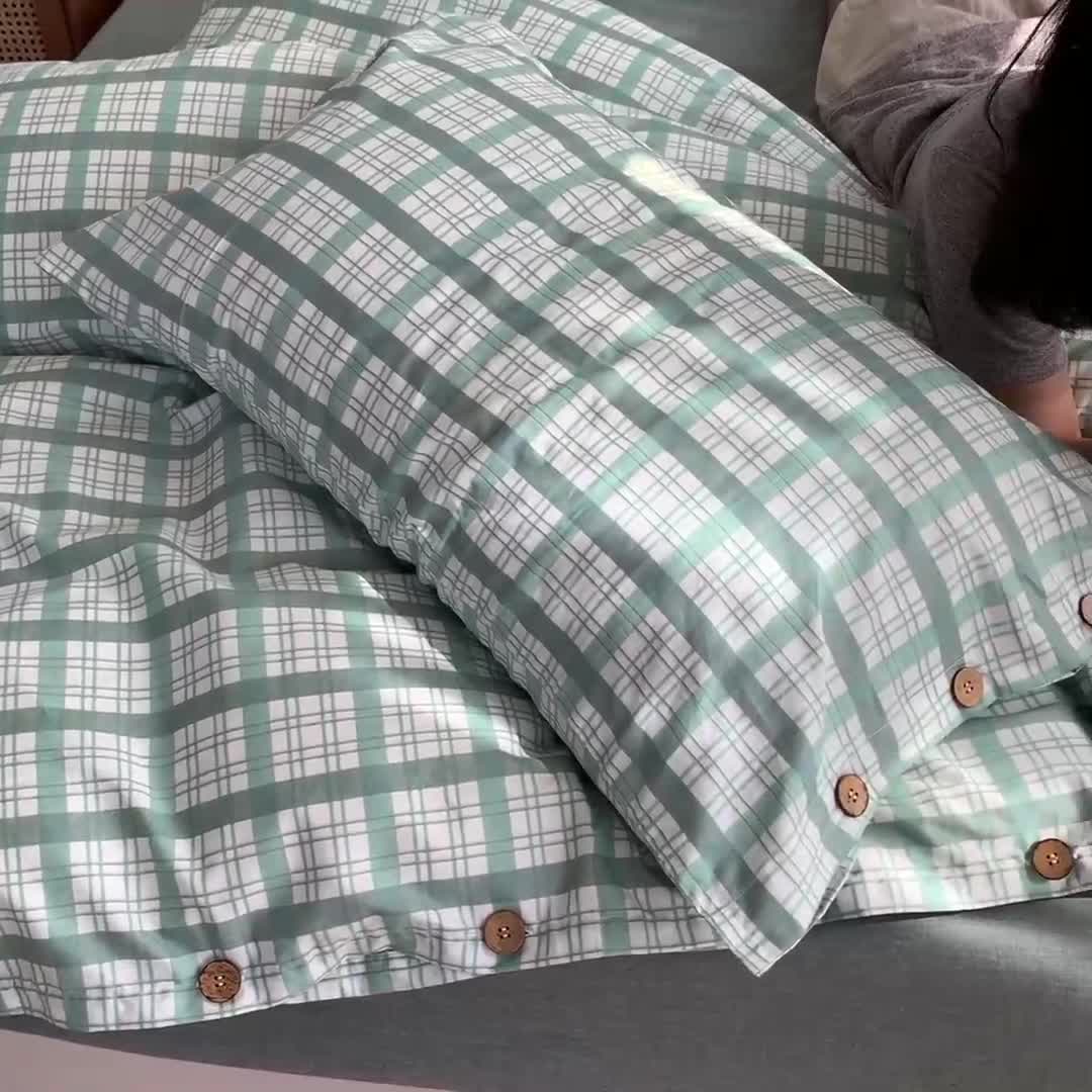 91家纺网 家纺一手货源 找家纺 北纬27度 2020新款英伦复古风全棉色织椰子扣四件套幻听