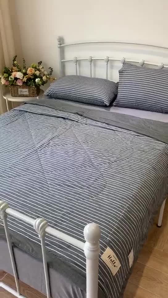 91家纺网 家纺一手货源 找家纺 久典家居 2020新款色织水洗棉夏被 细灰条