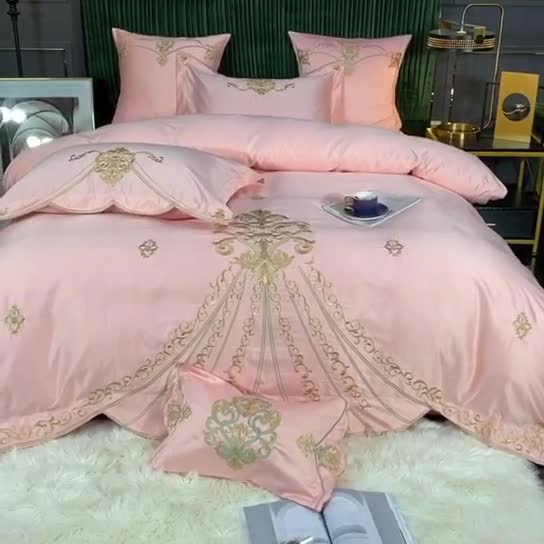 91家纺网 家纺一手货源 找家纺 宅家居60支贡缎真臻品丝B版纯棉刺绣卡瑞娜系列四件套 花瓣粉