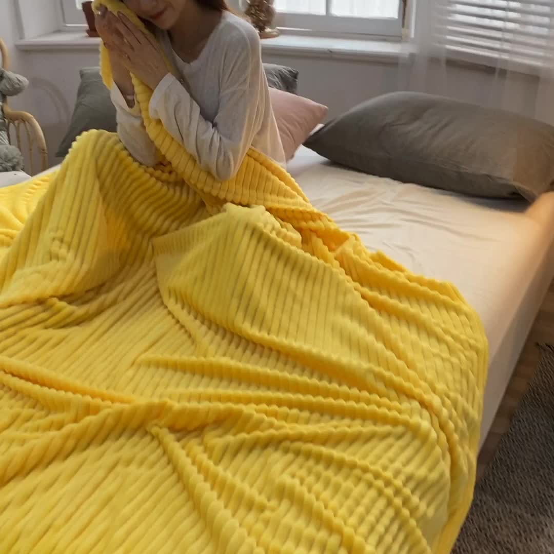 91家纺网 家纺一手货源 找家纺 羋多 2023新款魔法绒毛毯宝宝绒牛奶绒毯子 柠檬黄