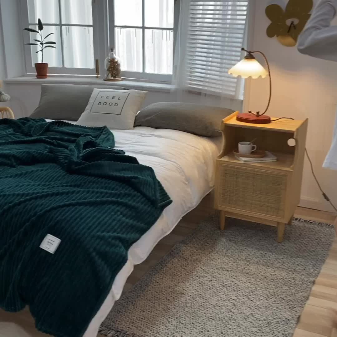 91家纺网 家纺一手货源 找家纺 羋多 2023新款魔法绒毛毯宝宝绒牛奶绒毯子 复古绿