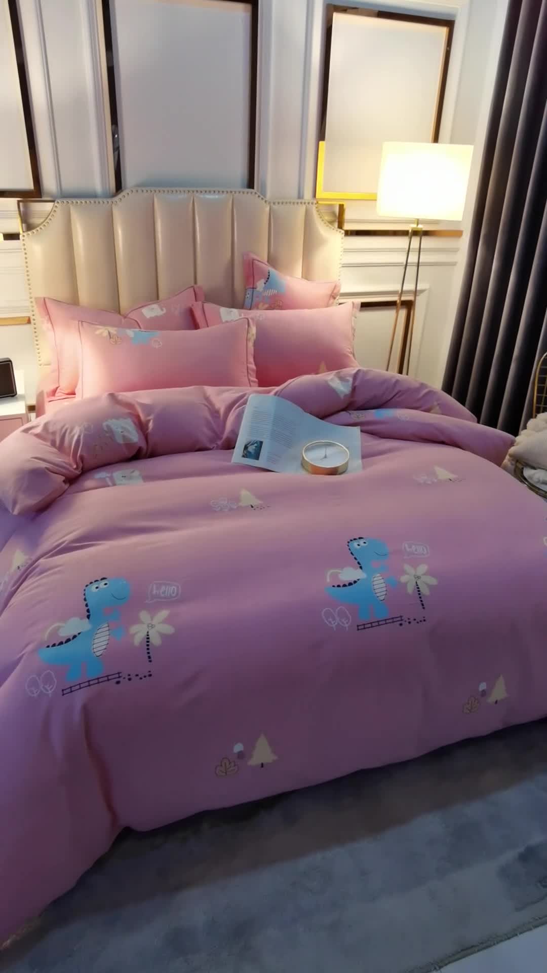 91家纺网 家纺一手货源 找家纺 雲归梦 2020新款全棉加厚磨毛四件套 恐龙乐园-粉