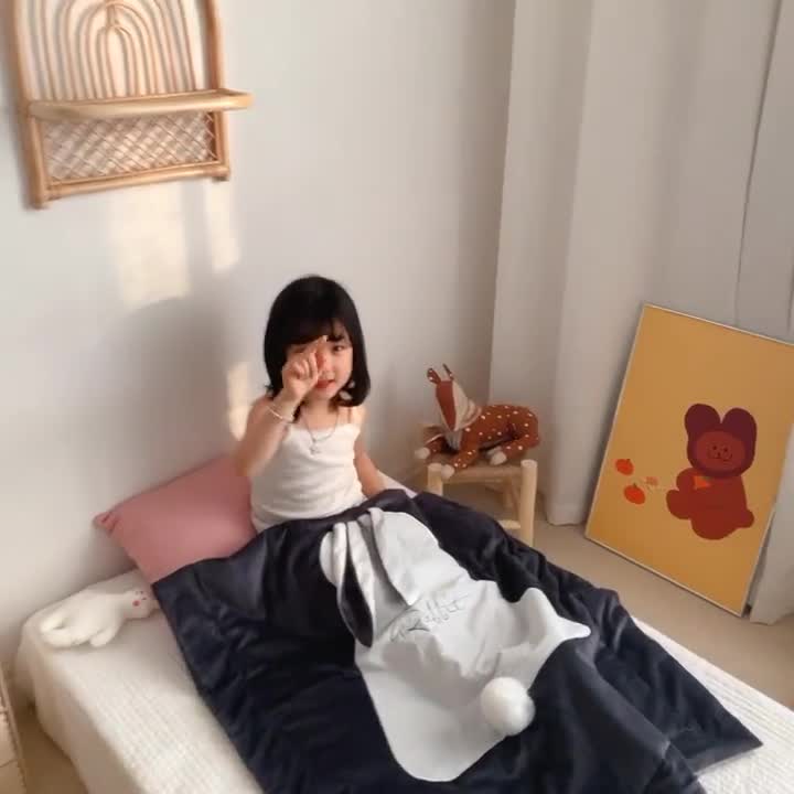 91家纺网 家纺一手货源 找家纺 被靠被 2021新款萌兔多功能盖毯 儿童深灰