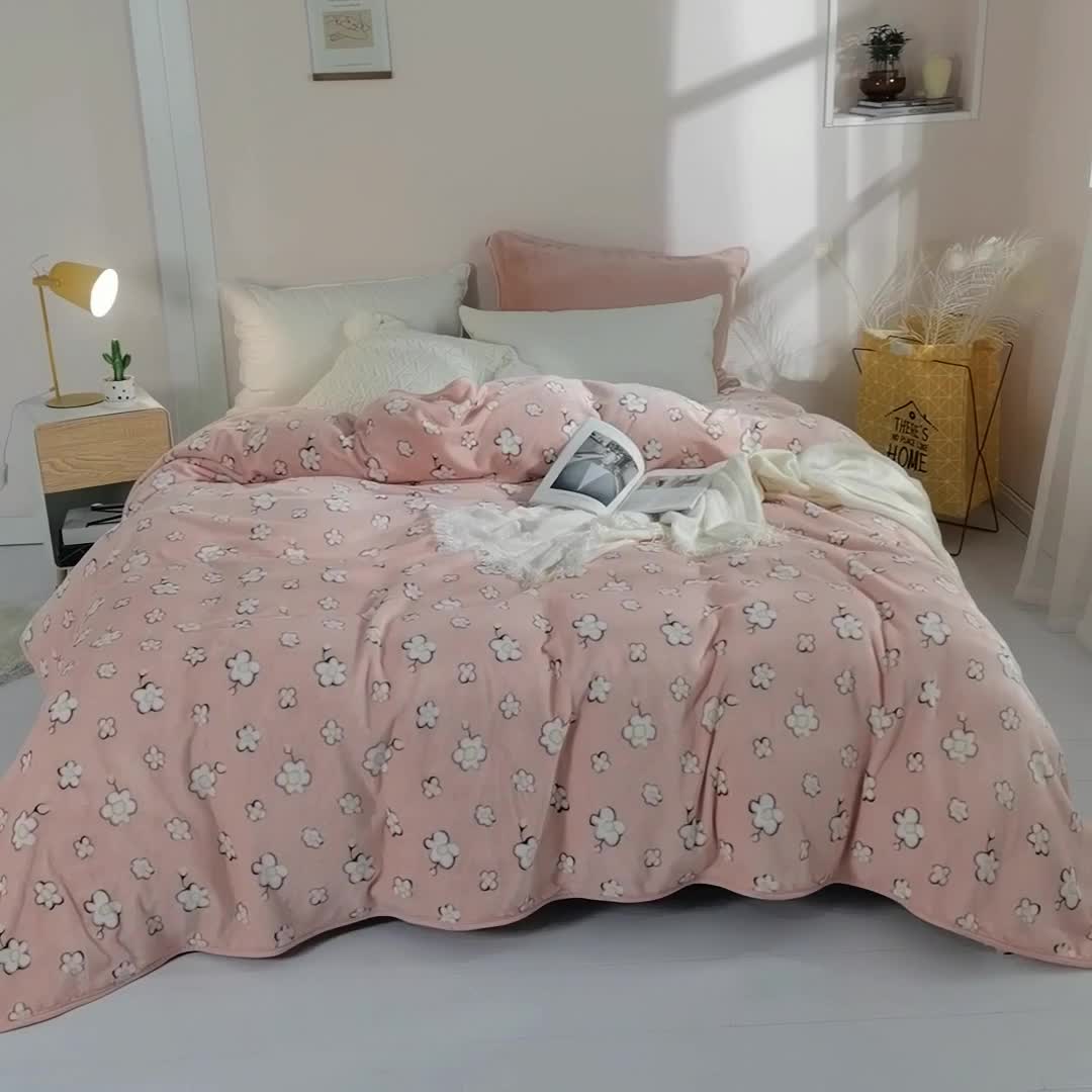 91家纺网 家纺一手货源 找家纺 来菲毛毯25新款270克毛毯印花加厚珊瑚绒毯子柔软法兰绒休闲毯鸡蛋花