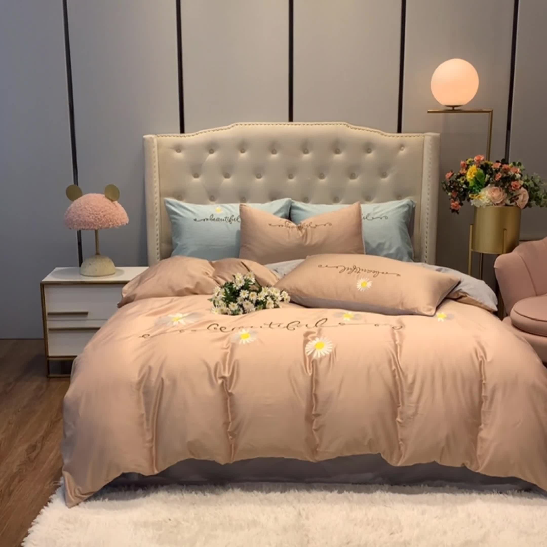 91家纺网 家纺一手货源 找家纺 眠帛家居 2020新款贡缎全棉绣花系列 雏菊米驼