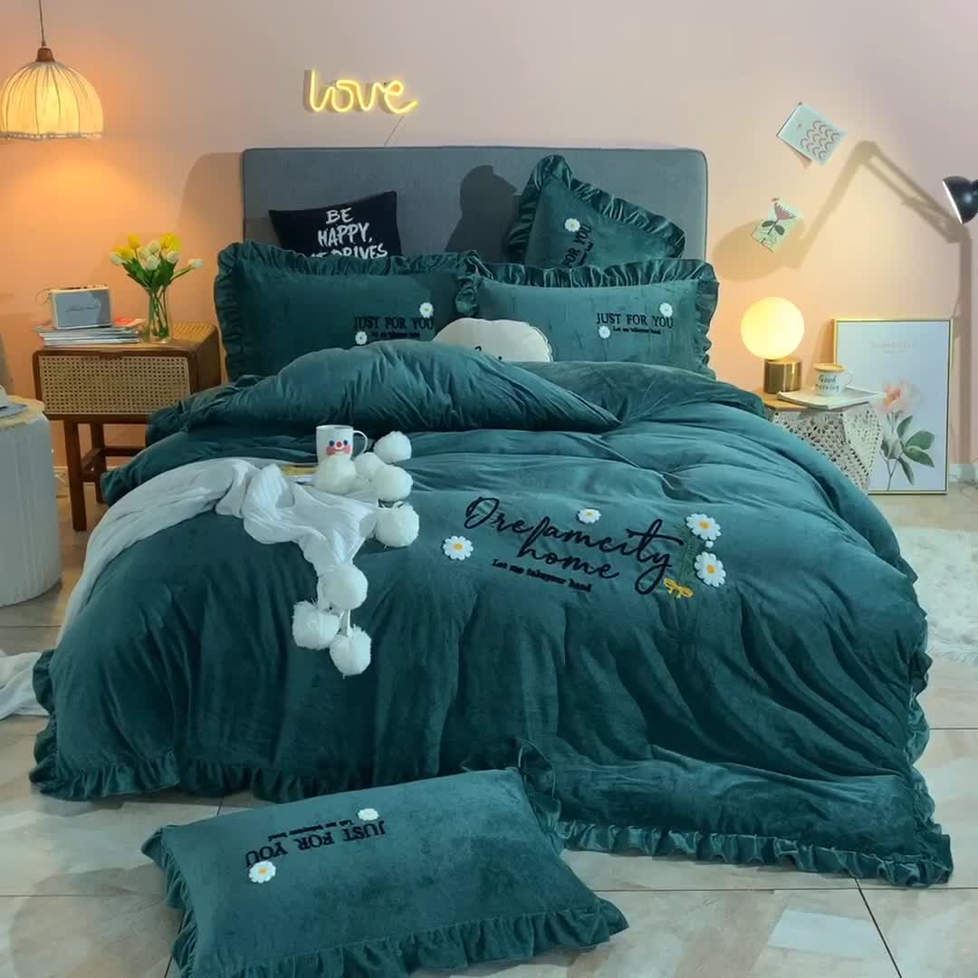 91家纺网 家纺一手货源 找家纺 唐人居 2025新款宝宝绒毛巾绣雏菊系列四件套雏菊物语-墨绿