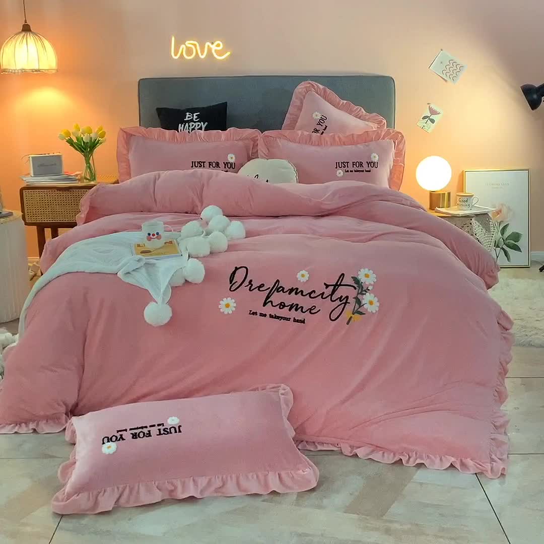 91家纺网 家纺一手货源 找家纺 唐人居 2025新款宝宝绒毛巾绣雏菊系列四件套雏菊物语-玉色