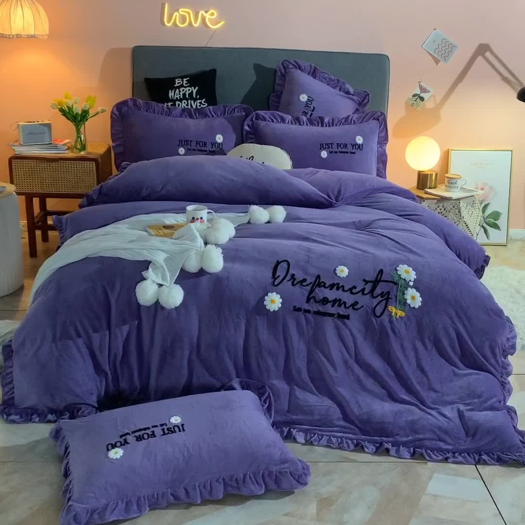 91家纺网 家纺一手货源 找家纺 唐人居 2025新款宝宝绒毛巾绣雏菊系列四件套 雏菊物语-紫