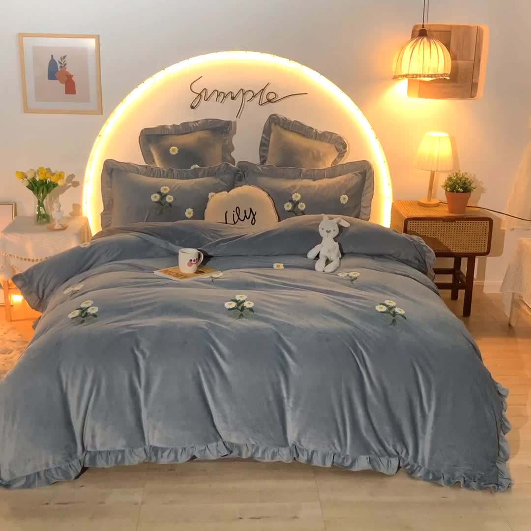 91家纺网 家纺一手货源 找家纺 唐人居 2025新款宝宝绒毛巾绣雏菊系列四件套冬恋雏菊-灰色