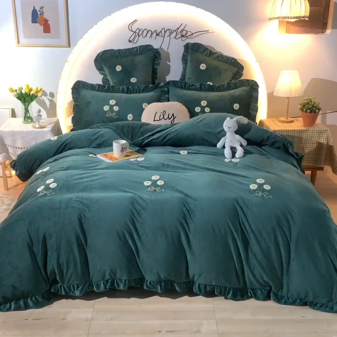 91家纺网 家纺一手货源 找家纺 唐人居 2025新款宝宝绒毛巾绣雏菊系列四件套冬恋雏菊-墨绿