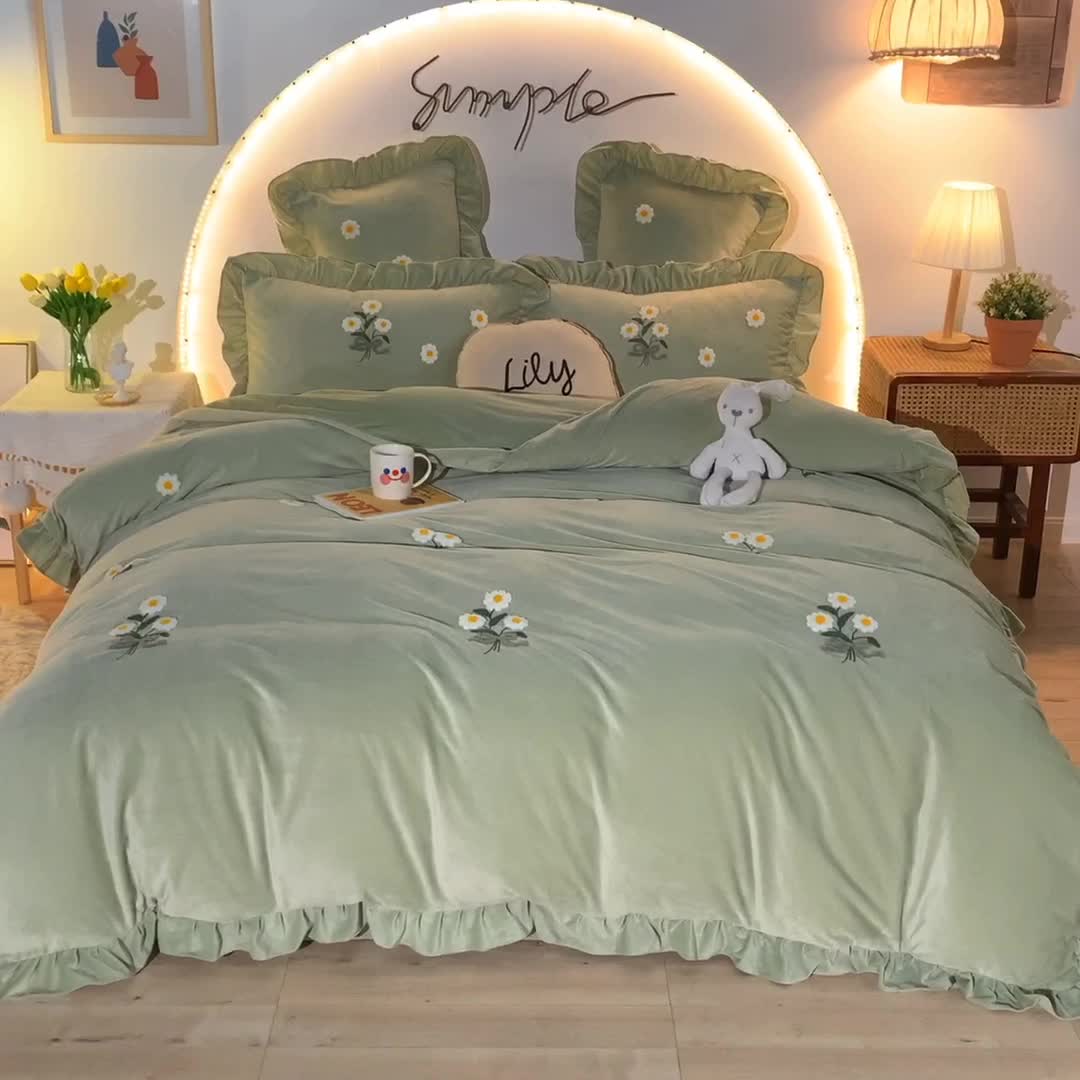 91家纺网 家纺一手货源 找家纺 唐人居2025新款宝宝绒毛巾绣雏菊系列四件套冬恋雏菊-苹果绿