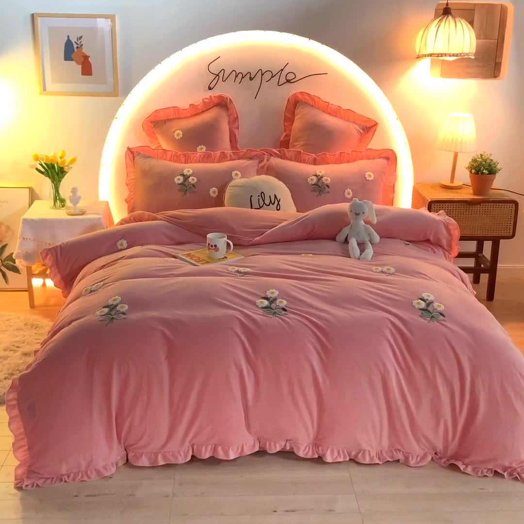 91家纺网 家纺一手货源 找家纺 唐人居 2025新款宝宝绒毛巾绣雏菊系列四件套冬恋雏菊-玉色