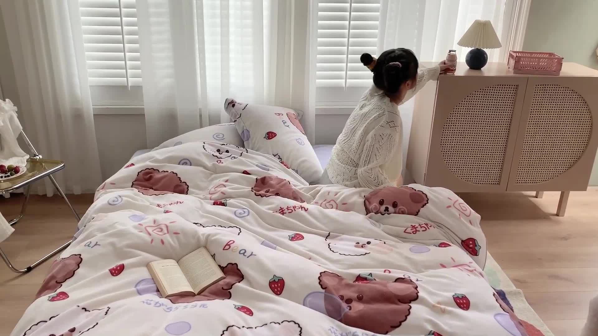 91家纺网 家纺一手货源 找家纺 柚子 2020新款牛奶绒印花大版四件套 泡泡熊