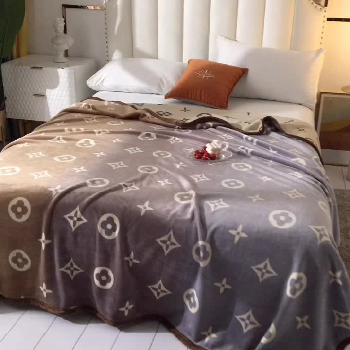 91家纺网 家纺一手货源 找家纺 卡奥 新款AB版云貂绒毛毯法莱绒休闲盖毯沙发毯空调毯子格瑞